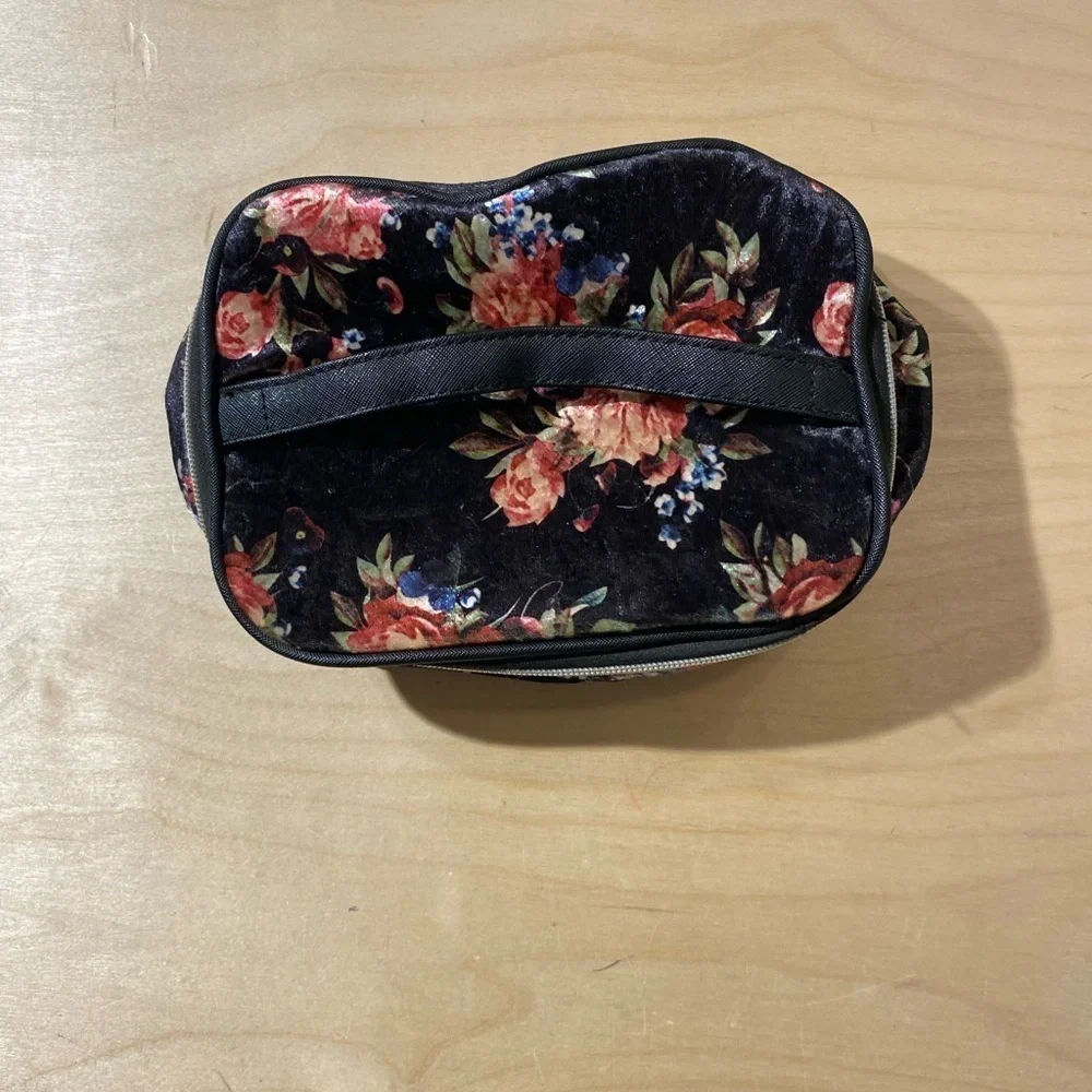 Under One Sky Floral Velvet Women's Cosmetic Bag (MG)